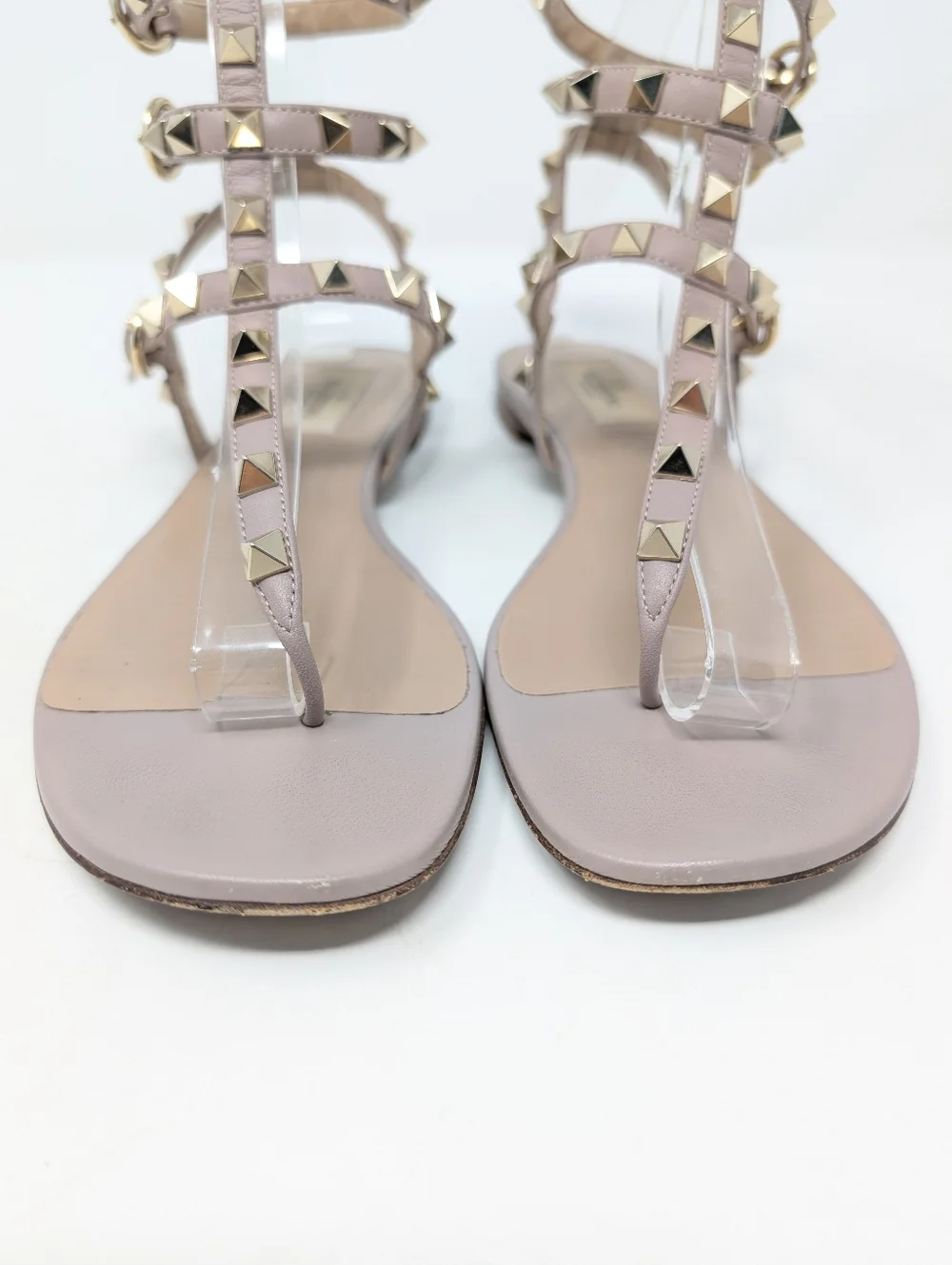 Valentino Garavani Rockstud Poudre Nude Thong Flat Gladiator Sandals Size 37